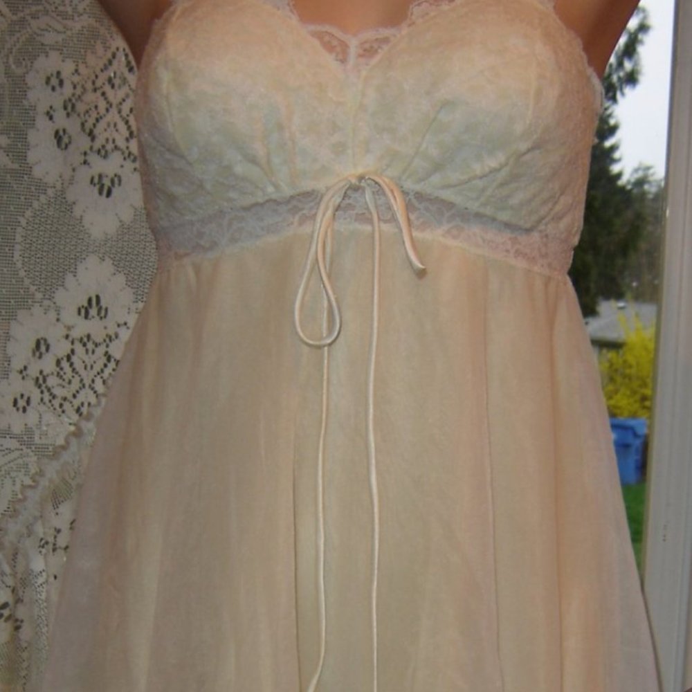 Vintage OLGA Sleeping Pretty Yellow Babydoll Nightgown, Sz. 34